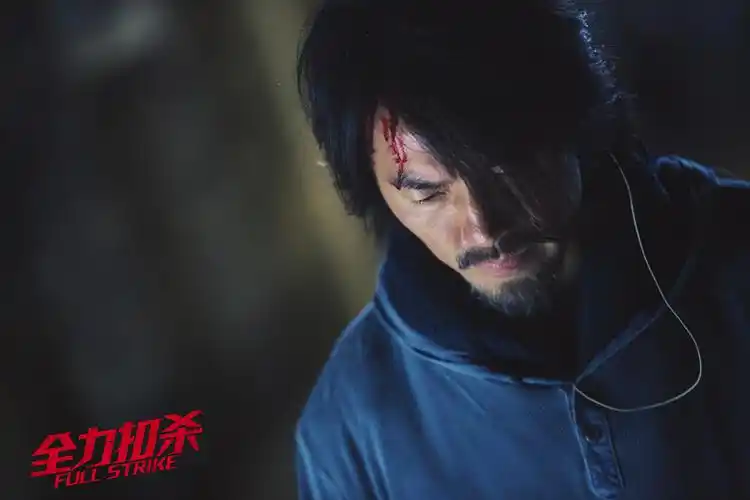 看看郑伊健大叔的小胡子造型