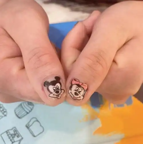 卡通美甲绘画图案