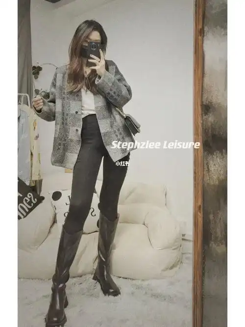 鲨鱼裤一双92黑色 不过膝v口高筒靴一个93把头发放下来,再喷点免