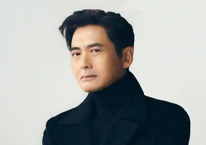 同为"香港之子",周润发和成龙的现状为何并不相同?_陈玉莲_陈荟莲_合