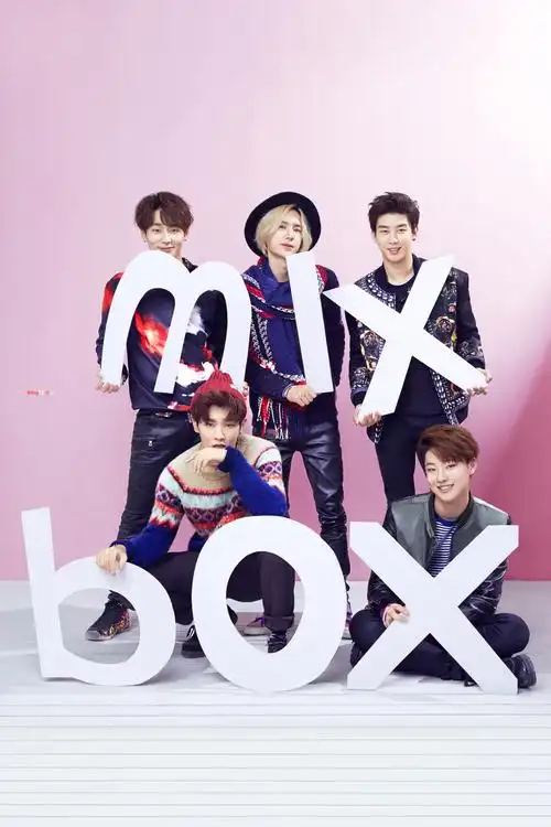 uniq出道五周年# #全世界最好的uniq# cr:logo