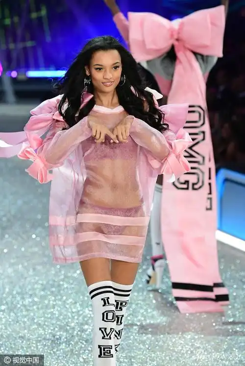 2016年维多利亚的秘密粉红国度主题性感时尚写真图片