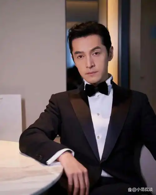 描述:胡歌,中国当代著名男演员,凭借出色的演技和深入人心的角色形象