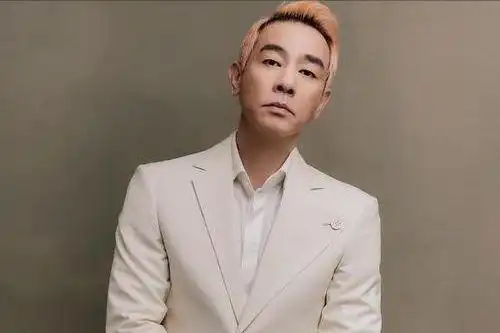 陈小春苦恋张柏芝无果因山鸡哥一炮而红网友把hoho当女儿养