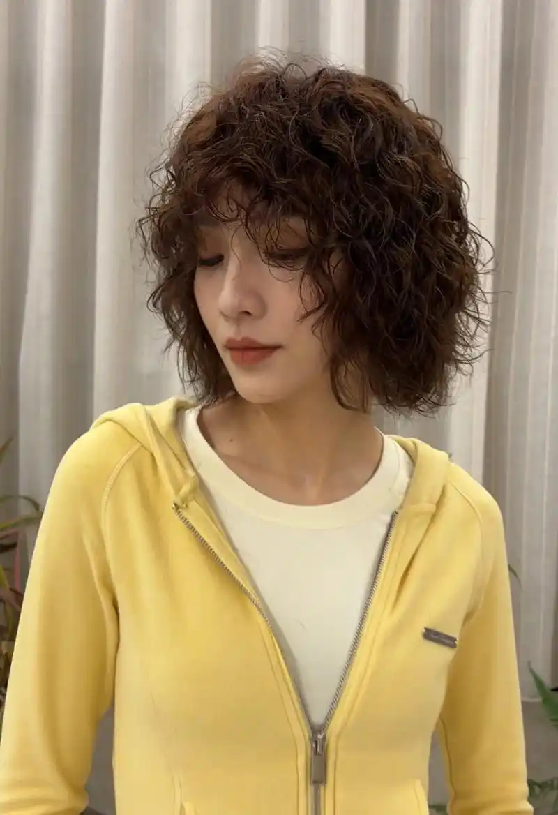 短发拉美卷# #高层次短发烫发# #女生短发烫发# #美拉德发型