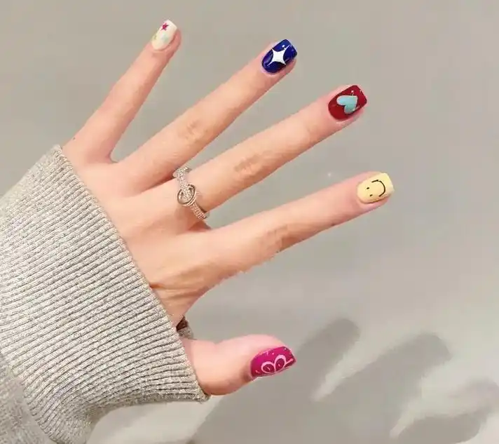 短甲手绘可爱系列美甲款