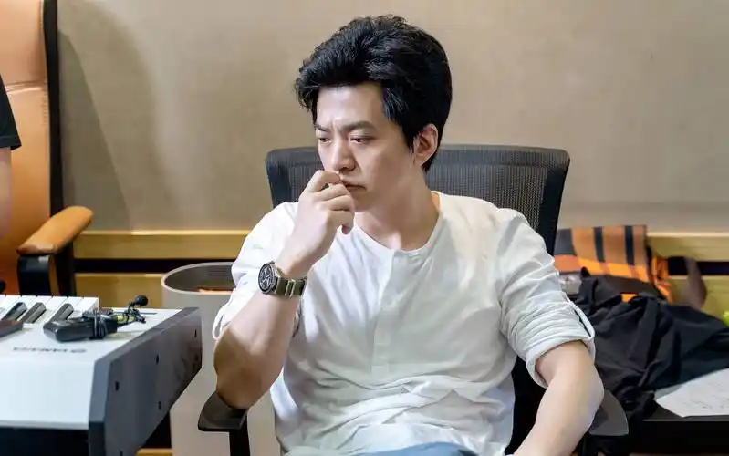 知名歌手李健到底有多爱戴手表