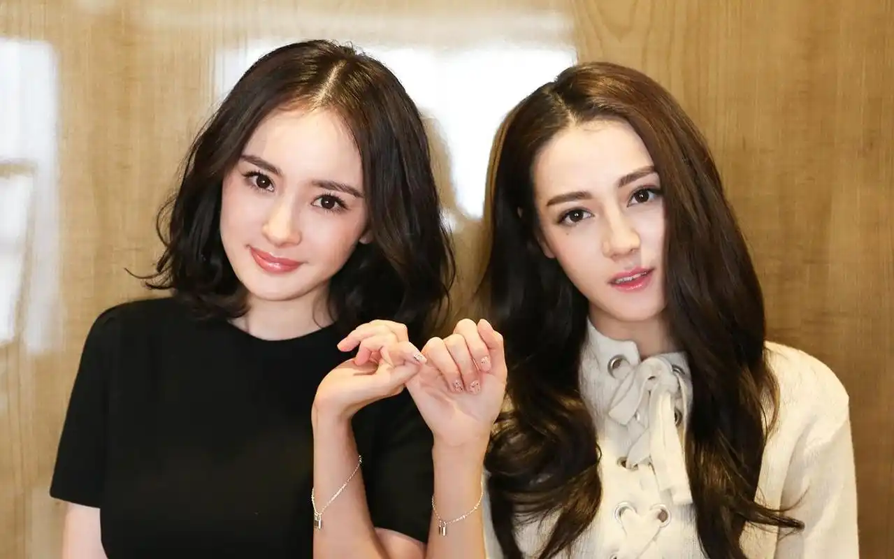 杨幂和迪丽热巴点外卖,昵称竟然都是"老王",这是暗示什么?