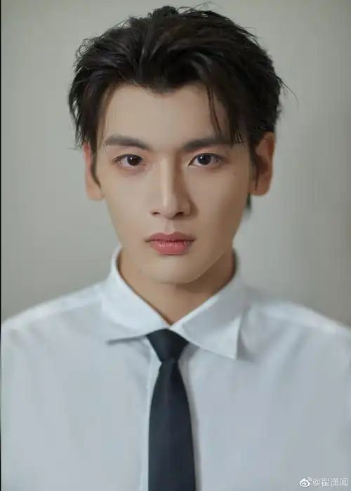 翟潇闻晒白衬衫怼脸证件照高清的怼脸大帅哥翟总好绝