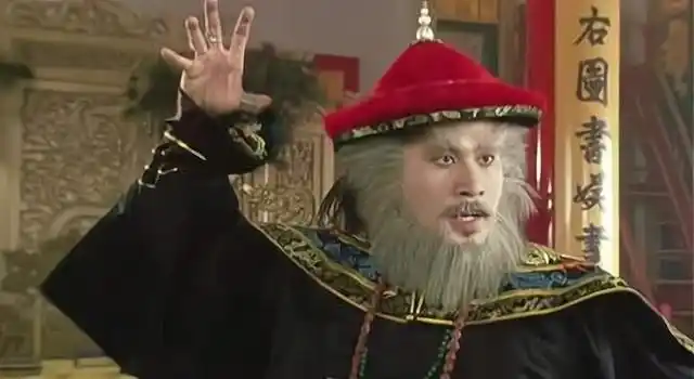 在康熙掀翻鳌拜,清缴鳌拜的党羽时,康熙追查到,爱新觉罗·阿塔牵连