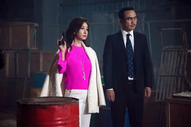 《南方有乔木》多日网播量领跑全网,掀起全民追剧热潮,而安宁时樾跨越