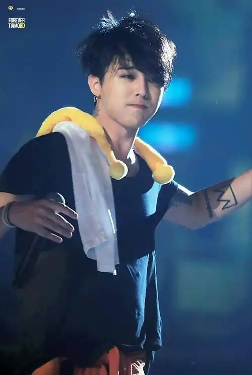 权志龙有哪些特别戳的照片? - 知乎