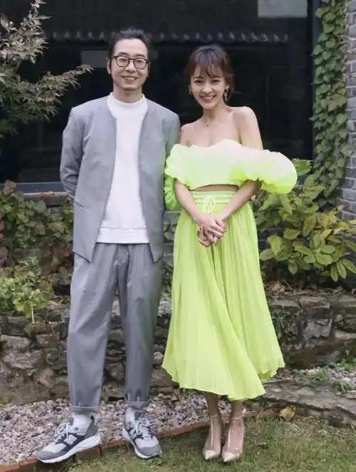 与丑男结为夫妻的8位女星个个高颜值插在牛粪上一样幸福