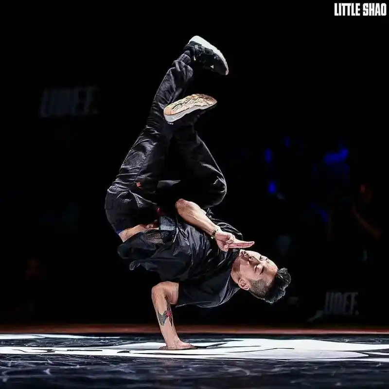 breaking艺术图片