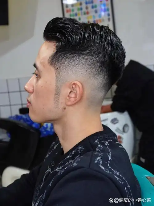 鬓角这么长太帅了