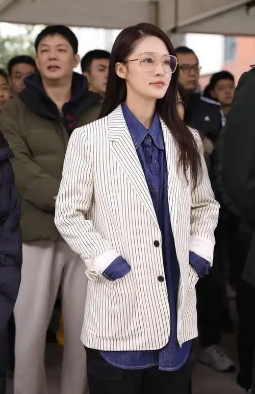 吴亦凡为李沁亲身搭配大胆配色着实惊人网友看不懂