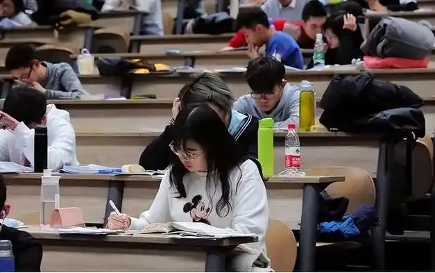 国内大学生平均生活费出炉,新生家长要提前了解,避免大学不够花|学校