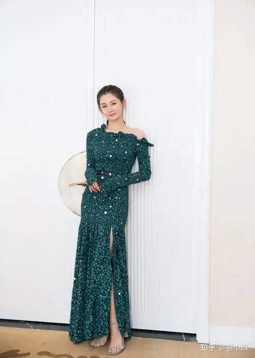 郑恺媳妇苗苗带火了一种潮流叫t恤阔腿裤简约又高级