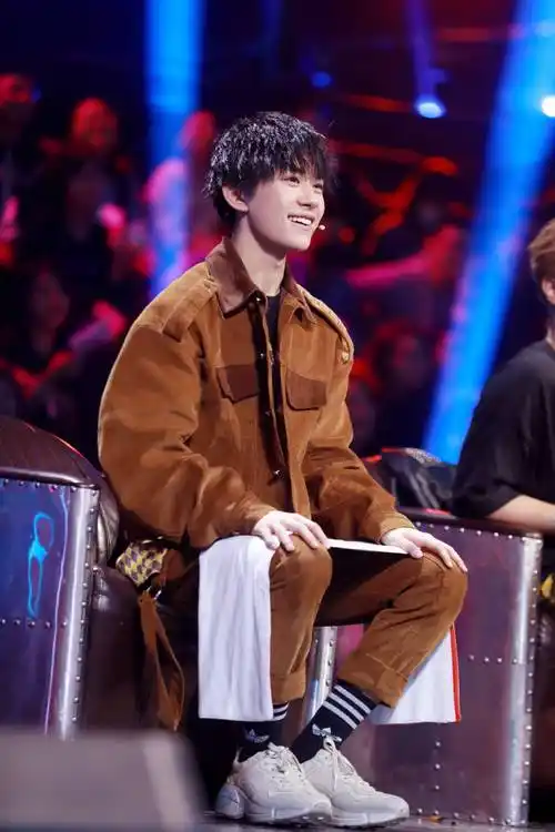 易烊千玺超话2018 /0319 /180319这就是街舞录制小孩在外面不可以随意