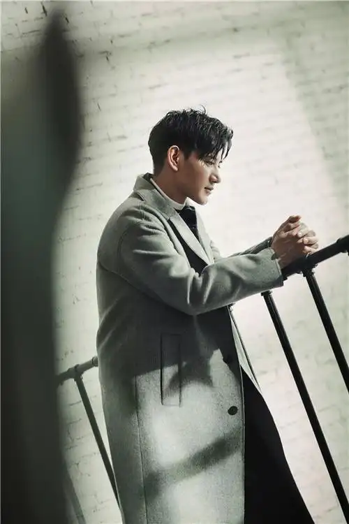 蒲巴甲杂志大片曝光慵懒午后凸显秋日温情