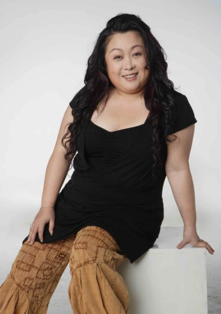 她因演艺事业失去相恋15年的恋人, 如今和二婚丈夫继子生活成这样