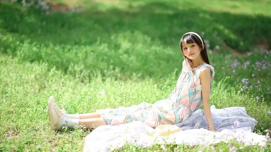 元气俏皮美女高清桌面壁纸壁纸9