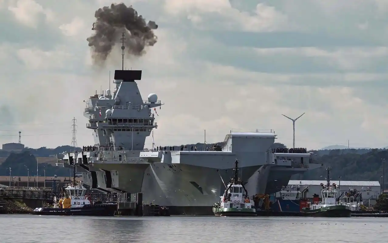 英国"威尔士亲王"号航母出坞,预计秋季赴美部署