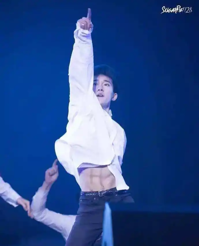 其实娱乐圈里爱健身的男明星也有很多～你最爱哪一个呢?