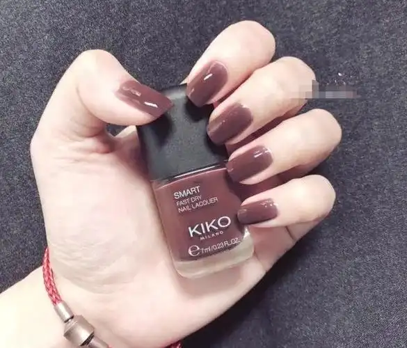 怎样选指甲油能够显手白?