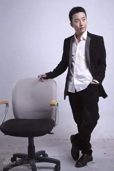 资料图片李玉刚男装艺术照4