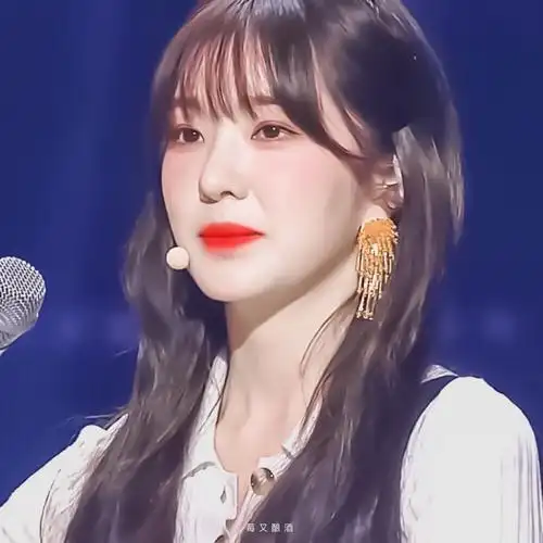 祝有人喝了酒眼睛闪亮亮的给你讲浪漫和可爱.■裴珠泫原截时亦