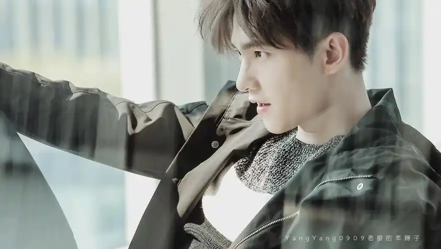 【壁纸】杨洋 我喜欢的样子你都有 cr水印