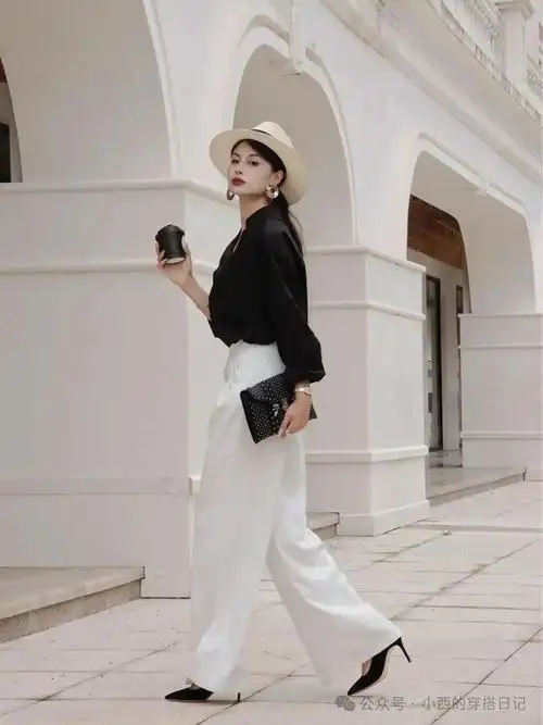 今年流行白裤子搭配这4种上衣高级又好看
