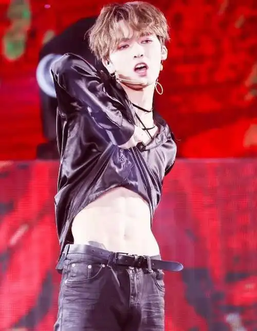 有种"自信"叫蔡徐坤露腹肌,看到这张照片,网友:哪来的自信?