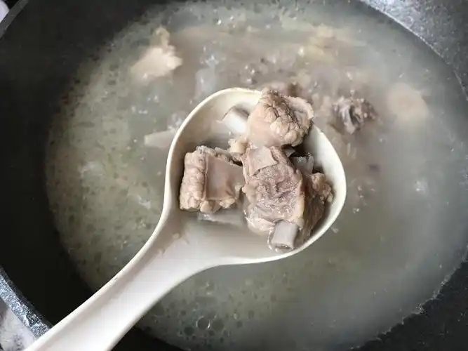 清炖排骨汤清淡营养