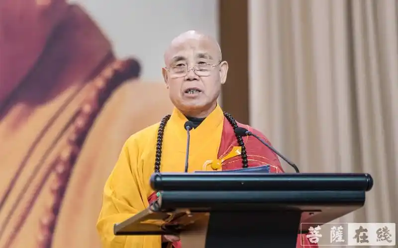 演觉法师代表中国佛教协会致辞(图片来源:菩萨在线 摄影:李金洋)