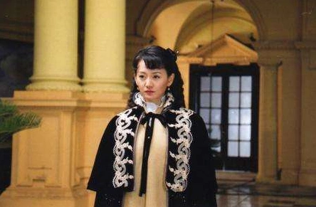 谢兰饰李香秀,感觉是整部剧最聪明的女人,一开始是丫鬟,后来成了白家