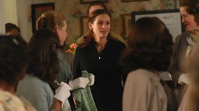 新来了一位艺术史老师,名叫凯瑟琳61沃森,她是个美丽成熟的女人