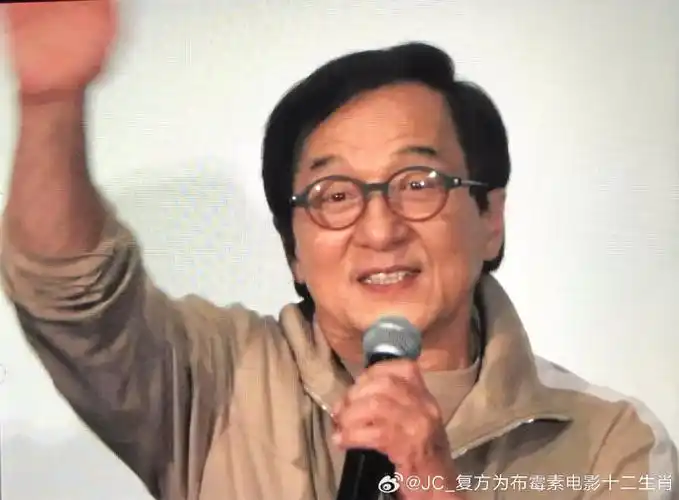 从小就特别喜欢,这样发型的成龙特别帅