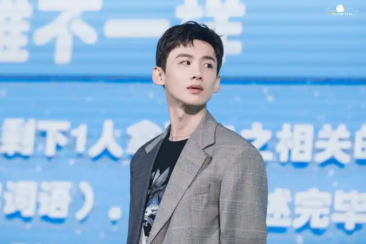 白敬亭 cr:中四叽 - 堆糖,美图壁纸兴趣社区