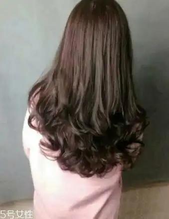 中长发烫发尾卷显老吗 长发发尾烫2018图片 发型,烫发,发尾烫 _ 图片