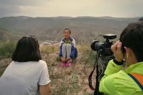 (图 北京时间记者走进大山 聆听来自大山的歌声)