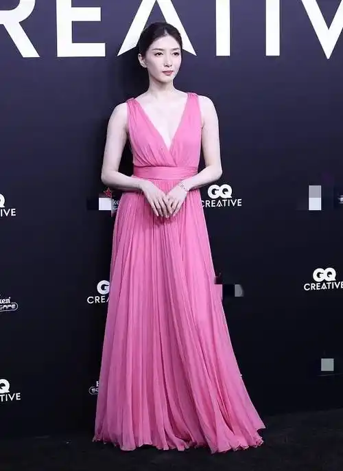 杨幂杨颖宋妍霏江疏影红毯争艳!众美女谁最性感撩人?