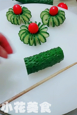 年夜饭少不了喜庆,1根黄瓜,给家宴加分,5款简易花式摆盘送给你