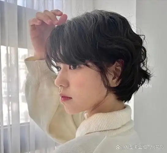 夏天唯美好看的法式烫超短发,清爽干净的发风,让人流连忘返.