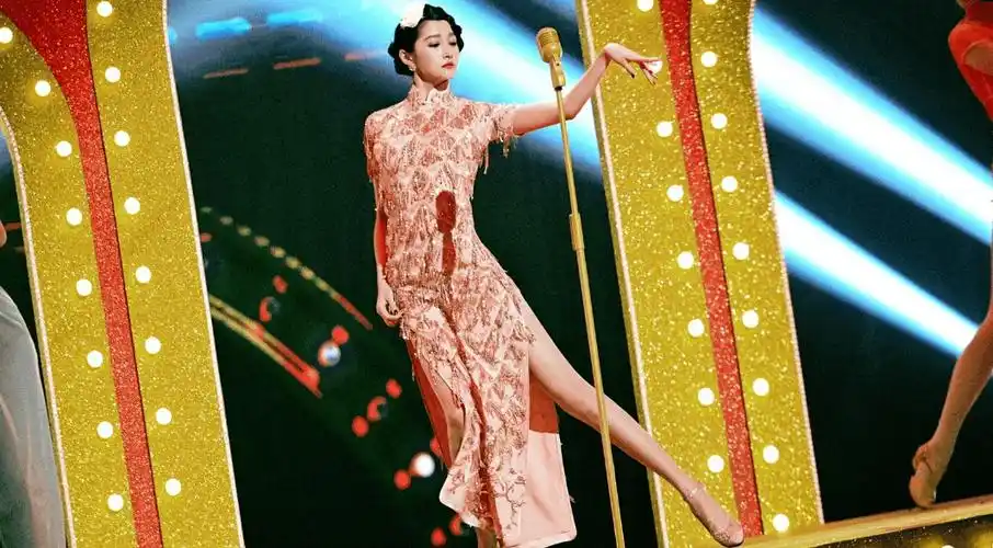 关晓彤旗袍造型来了看来确实没长胖网友但气质还是不行啊