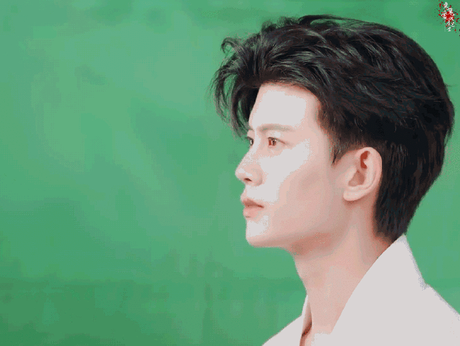 任嘉伦嘟嘟嘴92十八宫格大年初七啦……一起来嘟嘟嘴92