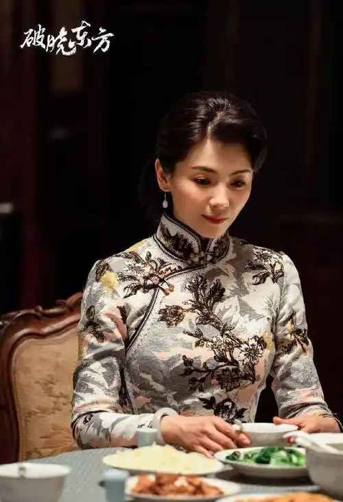 从霸道总裁到素颜女干部,中年演员刘涛的蜕变之路,该走向何方?