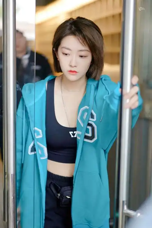 喻言身材 喻言直拍 喻言发色 喻言短发 .