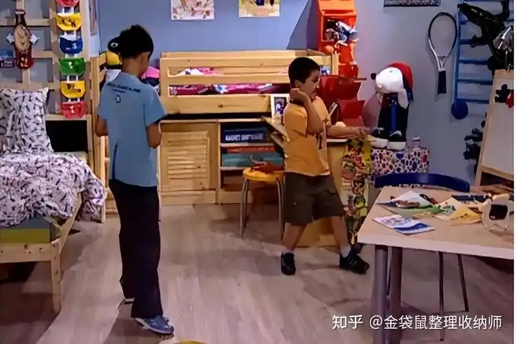 我们可以看到在《家有儿女》里,不管是小雪的房间,还是刘星和小雨两个